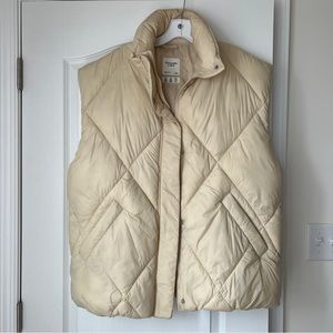 Abercrombie and Fitch oversized quilted puffer vest